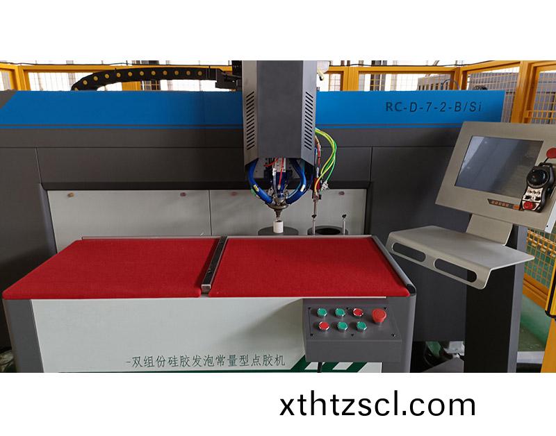 常量硅膠髮泡點(dian)膠機