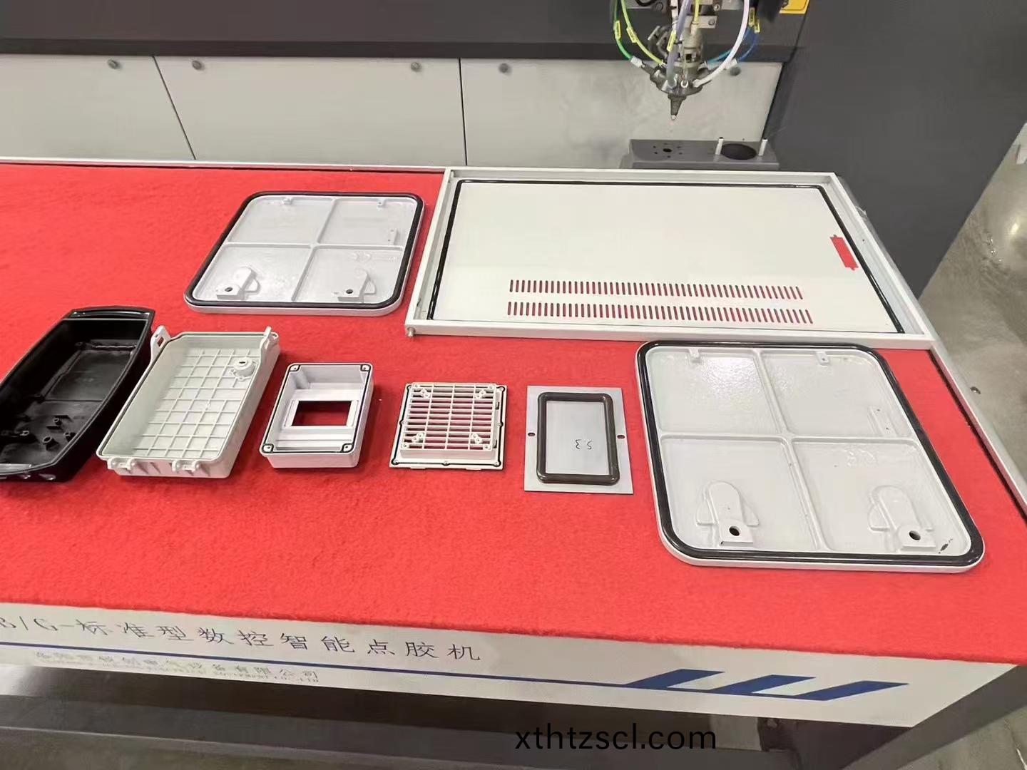 多(duo)組分微常量點膠機(ji)
