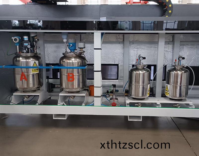 恆溫常量(liang)數控髮泡密封(feng)塗膠機