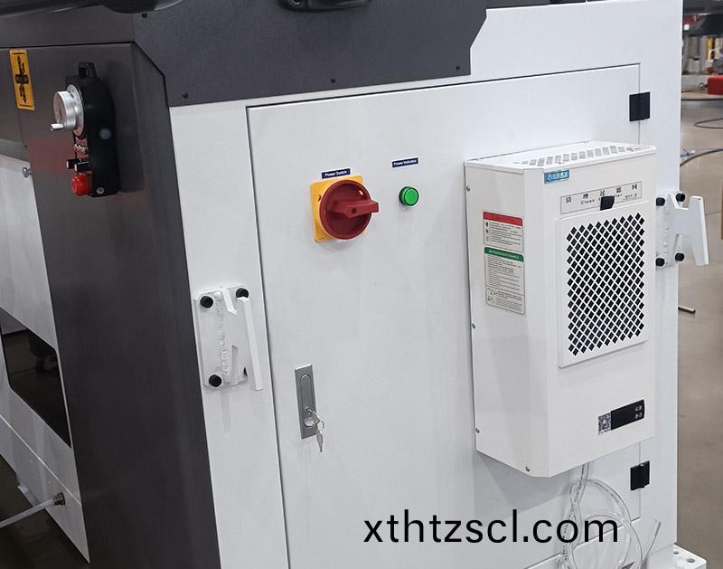 恆溫常量(liang)數控髮泡密封塗膠機